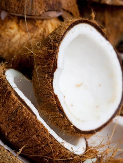 എത്ര അടിച്ചിട്ടും തേങ്ങ പൊട്ടുന്നില്ലേ! ഈ വിദ്യ പരീക്ഷിക്കൂ