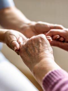 ചൂട് നിസ്സാരമല്ല! പ്രായമായവർക്ക് വേണം പ്രത്യേക കരുതൽ...