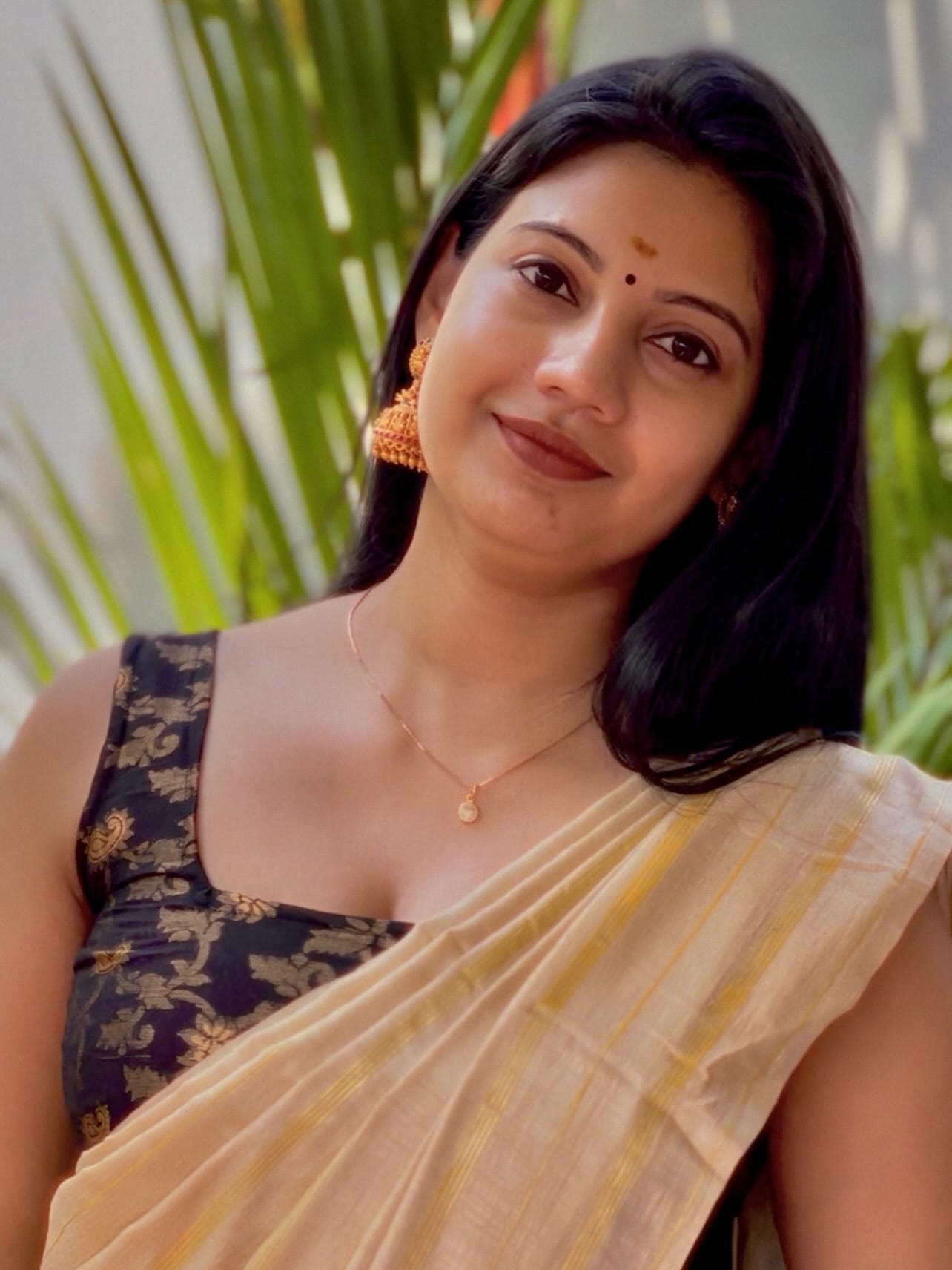 മുപ്പതിനായിരത്തോളം സബ്‌സ്‌ക്രൈബേഴ്‌സും ഒരു കോടി വരുമാനവുമുള്ള അക്കൗണ്ട് ഇന്‍സ്റ്റഗ്രാം സസ്‌പെന്‍ഡ് ചെയ്തതാണോ അല്ലെങ്കില്‍ അശ്വിനി സ്വയം കളഞ്ഞതാണോ എന്ന കാര്യം വ്യക്തമല്ല. അക്കൗണ്ട് സസ്‌പെന്‍ഡ് ചെയ്തുവെന്നാണ് പല മാധ്യമങ്ങളും റിപ്പോര്‍ട്ട് ചെയ്യുന്നത്. 

