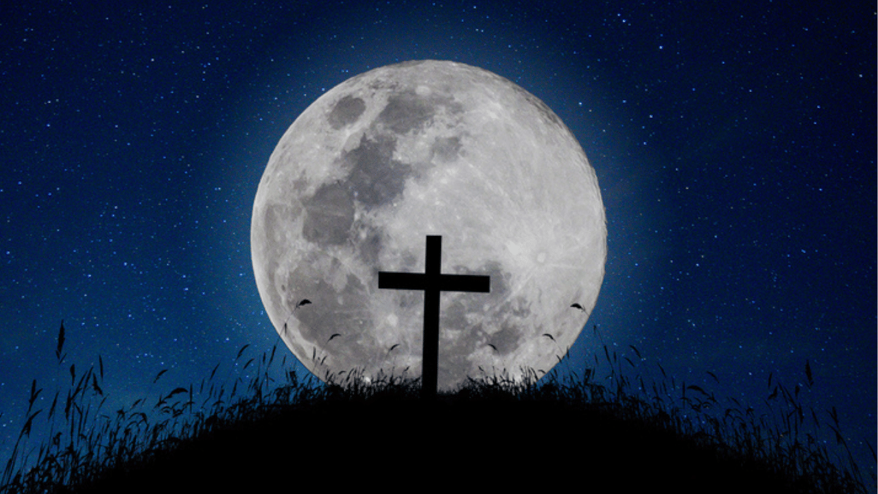 പുനരുത്ഥാനത്തിന്റെ വെളിച്ചം നിങ്ങളുടെ ജീവിതത്തിൽ എന്നും പ്രകാശം പരത്തട്ടെ. ഈ ഈസ്റ്റർ ദിനം നിങ്ങൾക്ക് സന്തോഷവും സമാധാനവും നൽകട്ടെ. ഏവർക്കും ഹൃദയം നിറഞ്ഞ ഈസ്റ്റർ ആശംസകൾ
