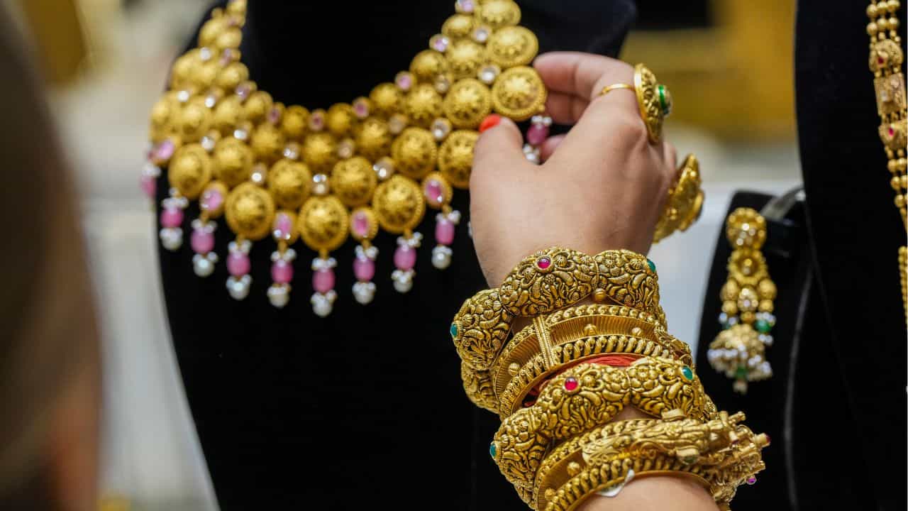 Kerala Gold Rate: സ്വർണം പഴങ്കഥയാകുമോ, കൈയിലൊതുങ്ങാതെ വില; ഇന്നത്തെ നിരക്ക്