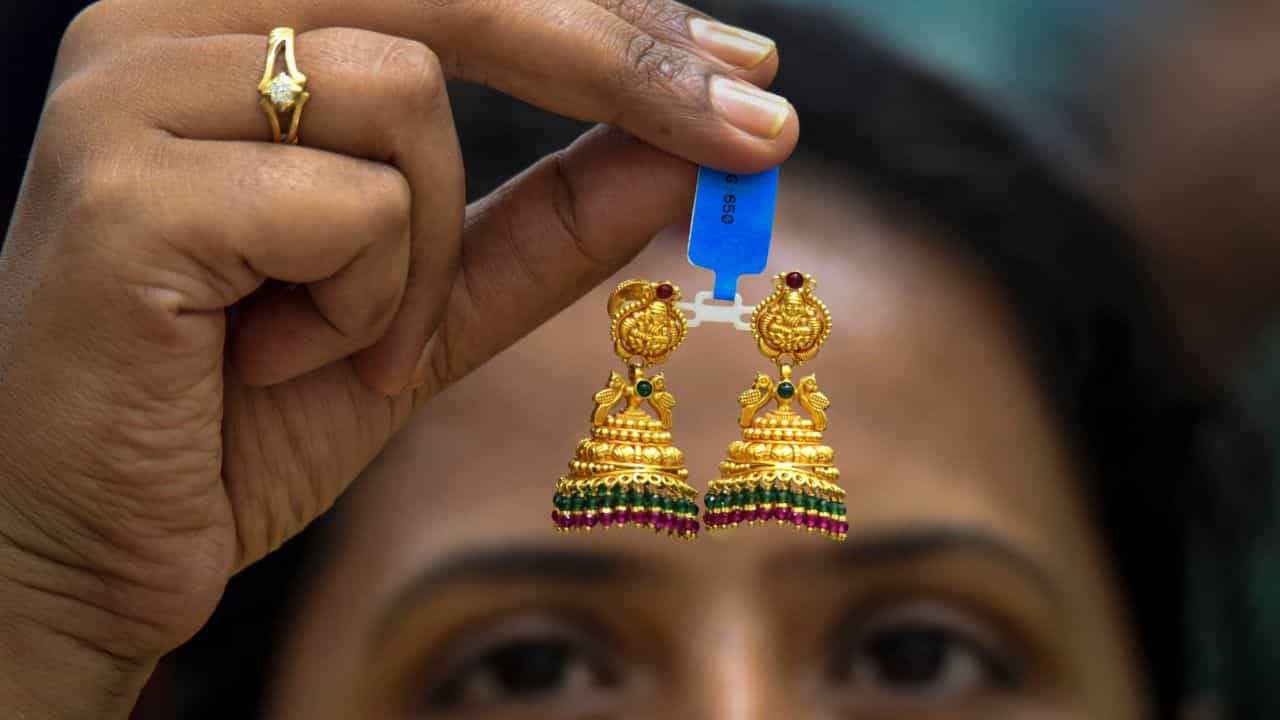 Kerala Gold Rate: സ്വർണം താഴോട്ട്, അവസരം മിസ്സാക്കല്ലേ... ഇന്നത്തെ നിരക്ക് അറിഞ്ഞോളൂ