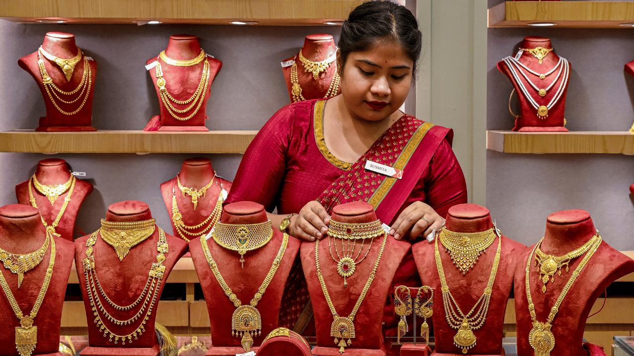 Kerala Gold Rate: സ്വർണം ദേ പോയി... വില മുന്നോട്ട്; ഇന്നത്തെ നിരക്ക് അറിയാം