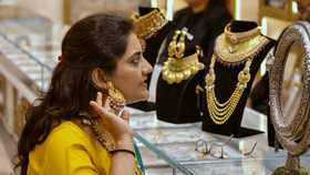 സ്വർണം കൈവിട്ട കളിയിൽ, വില പ്രശ്നമാ..., വൻ വർദ്ധനവ്