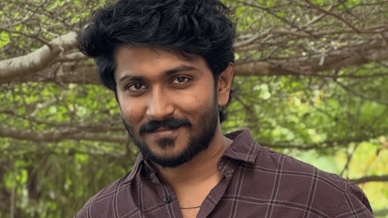 റീലുകളിലെ ഡയലോ​ഗുകൾ ഇത്രയധികം ട്രെൻഡിങ്ങാക്കുന്നതാ പ്രേക്ഷകരാണെന്ന് ഹാഷിർ പറയുന്നു. നിത്യ  ജീവിതത്തിൽ സ്ഥിരം നമ്മൾ പറയുന്ന കാര്യങ്ങൾ തന്നെയാണ് വിഡിയോയിലും ഉപയോ​ഗിക്കുന്നത്, സാധാരണരീതിയിൽ വിഡിയോ ചെയ്യുന്നു എന്നേ ഉള്ളൂ.
