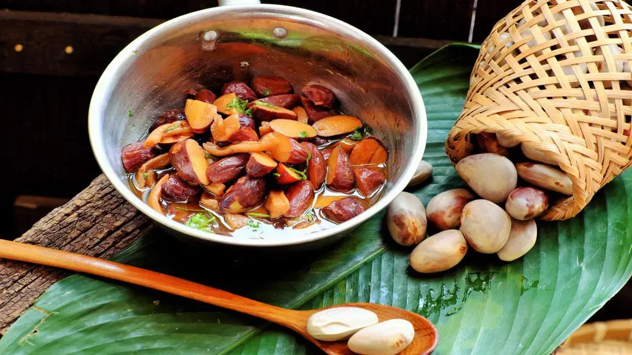 ചക്കക്കുരുവിൽ അടങ്ങിയിരിക്കുന്ന അമിതമായ അന്നജവും ഫൈബറും ദഹിക്കാൻ സമയമെടുക്കുന്നതാണ് ഇതിന് പ്രധാന കാരണം. എന്നാൽ ഇനി ഒട്ടും വിഷമിക്കാതെ ചക്കക്കുരു കഴിച്ചോളൂ. ഇതിനു പരിഹാരം ഉണ്ട്.