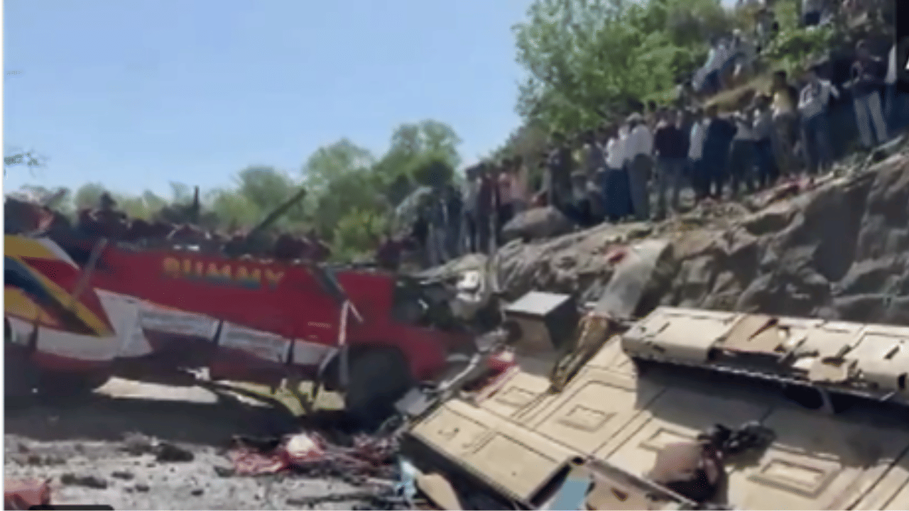 Jammu Kashmir Bus Accident: ബസ് കൊക്കയിലേക്ക് വീണ് അപകടം; 15 പേർക്ക് ദാരുണാന്ത്യം