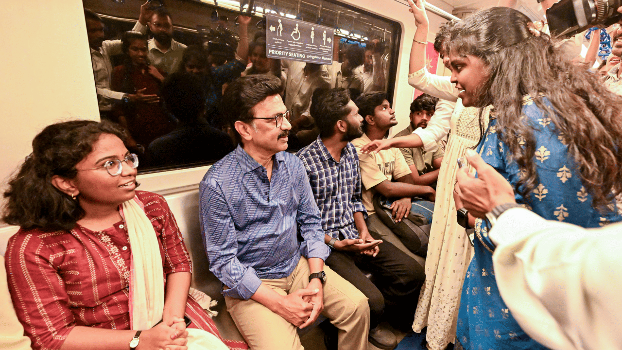 Chennai Metro: മുഖ്യമന്ത്രി മെട്രോയിൽ, അമ്പരന്ന് യാത്രക്കാർ