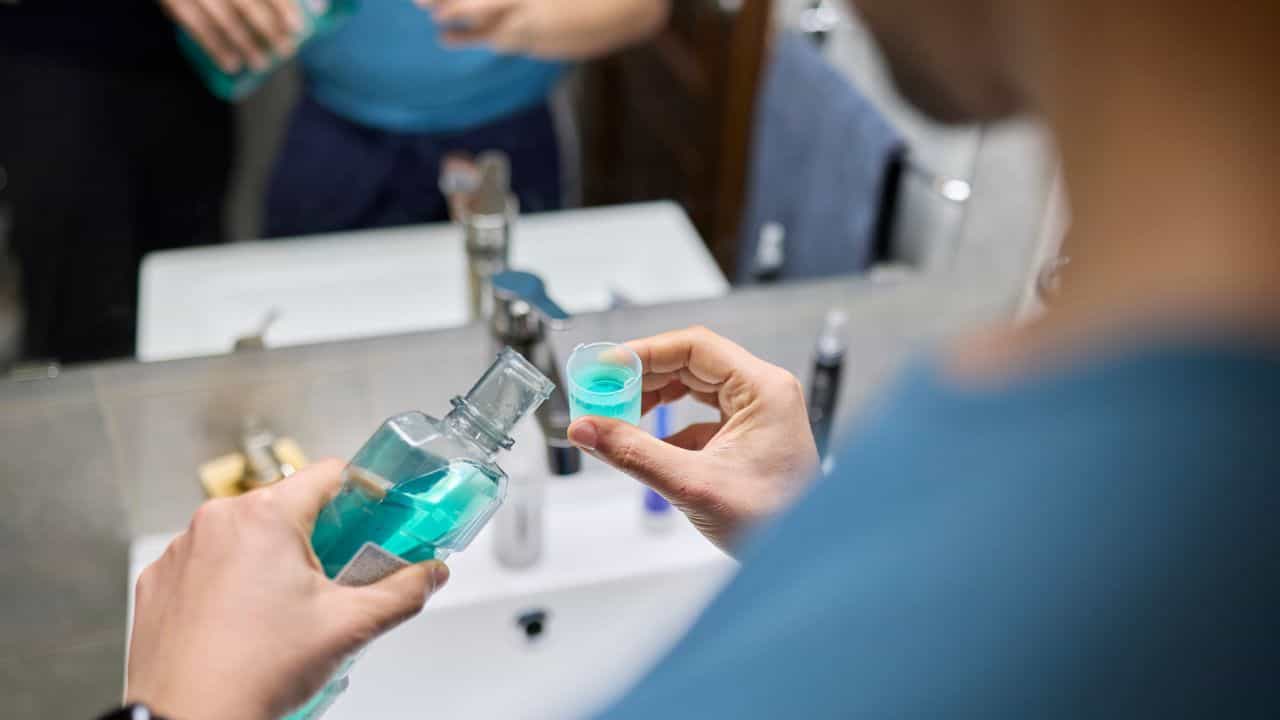 Mouthwash Risk: മൗത്ത് വാഷ് സ്ഥിരമായി ഉപയോ​ഗിക്കുന്നവരാണോ...; ഹൃദയം മുതൽ രക്തസമ്മർദ്ദം വരെ പണിമുടക്കും