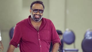 Subeer Bavu: ആരാധികമാരേ…ചേട്ടന്റെ കല്യാണം കഴിഞ്ഞതാ; ഭാര്യക്ക് എവടെയാ ജോലി എന്നറിയാമോ?