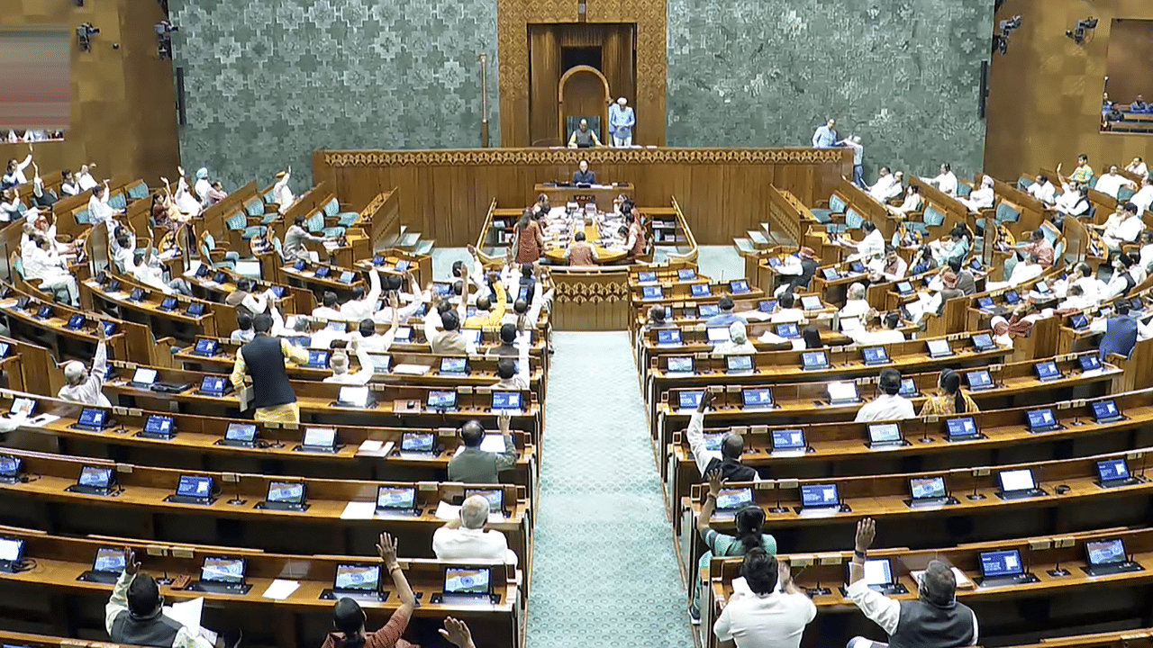 Womens Reservation Bill: വനിത സംവരണ ഭേദഗതി ബില്ലുമായി കേന്ദ്ര സർക്കാർ, പാർലമെന്റ് സമ്മേളനം നാളെ മുതൽ Womens Reservation Bill: വനിത സംവരണ ഭേദഗതി ബില്ലുമായി കേന്ദ്ര സർക്കാർ, പാർലമെന്റ് സമ്മേളനം നാളെ മുതൽ