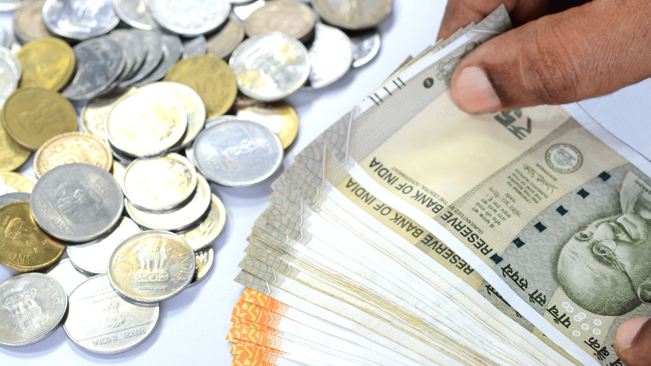 8th Pay Commission: ഡിഎ ഒഴിവാക്കുമോ? ആശങ്കയിൽ ജീവനക്കാർ, ഇത്തവണ 60 ശതമാനത്തിലേക്ക്