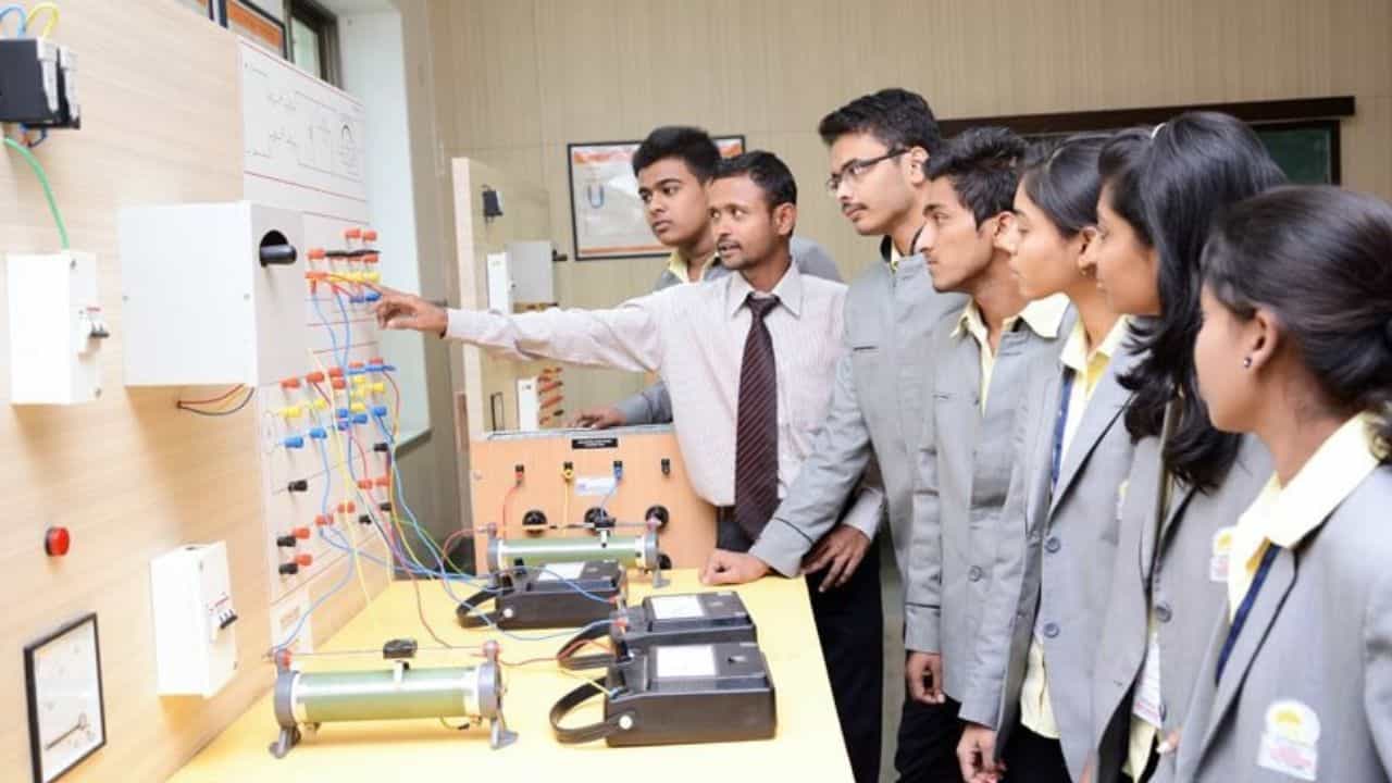 Kerala Polytechnic Admission 2026: പ്ലസ് ടുവിന് ശേഷം പോളിടെക്നിക്കിന് അപേക്ഷിക്കാൻ എന്തൊക്കെ രേഖകൾ വേണം?