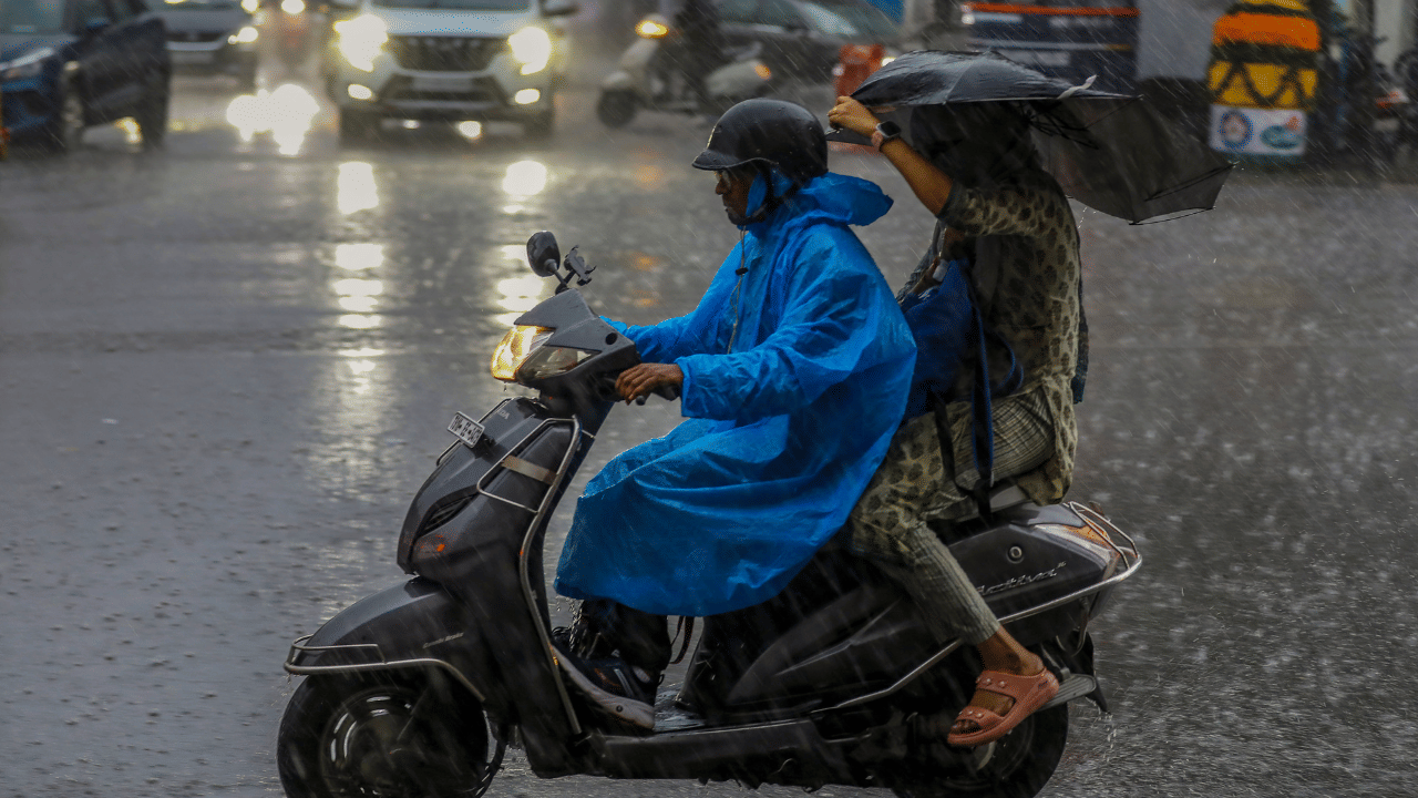 Kerala Rain Alert: മധ്യകേരളത്തിൽ വേനൽമഴ എത്തിയേ, കൂടെ ഇടിമിന്നലും; തെക്കൻ ജില്ലകളിൽ എന്ന്?