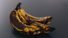 വാഴപ്പഴം കറുത്തുപോകുന്നുണ്ടോ? ഫ്രഷ് ആയി സൂക്ഷിക്കാൻ ഇങ്ങനെ ചെയ്യൂ