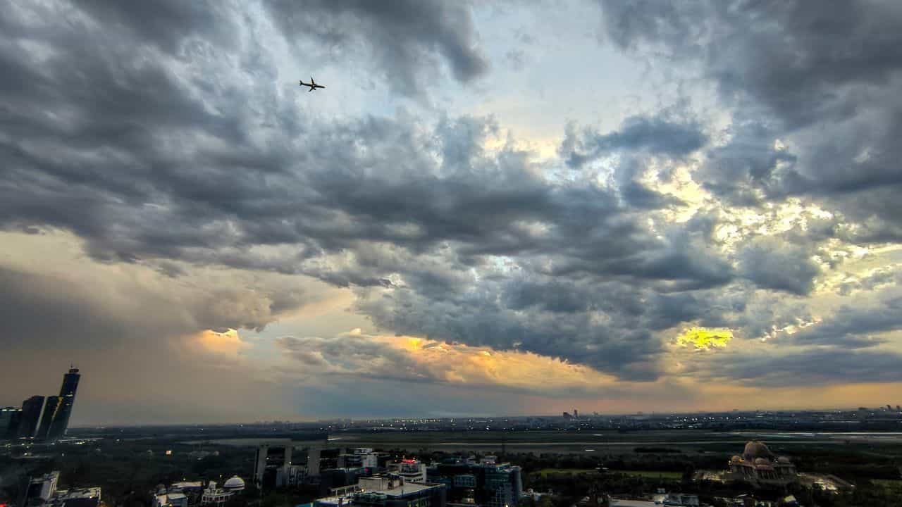 Heavy Rain in Riyadh: റിയാദിൽ കനത്ത മഴ; മഴക്കെടുതി നേരിടാൻ 9,000 ജീവനക്കാരും 2,000 വാഹനങ്ങളും