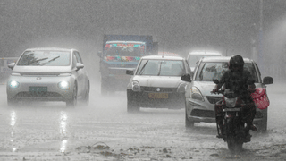 കട്ടപ്പനയിൽ 8 വർഷം മുമ്പ് അയൽക്കാരൻ നൽകിയ അലമാരയിൽ 7 പവൻ സ്വർണ്ണവും പണവും; തിരികെ നൽകി മാതൃകയായി