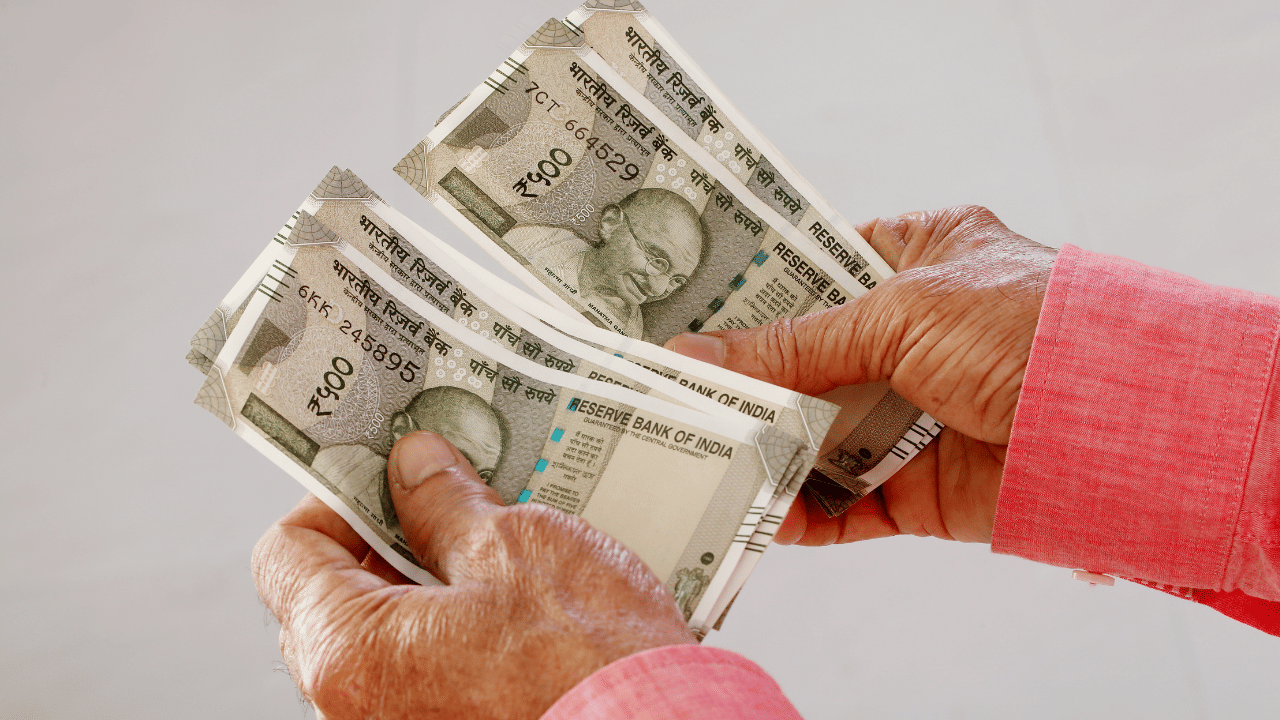 Welfare Pension: സർക്കാരിന്റെ വിഷു കൈനീട്ടം നേരത്തെ; ക്ഷേമ പെൻഷൻ വിതരണം ആരംഭിച്ചു