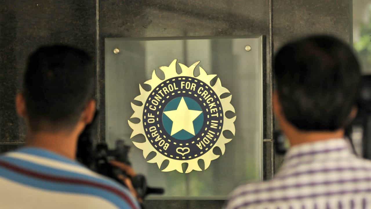 BCCI പൊതുസ്വത്ത് അല്ല! സർക്കാർ ഫണ്ട് ലഭിക്കുന്നില്ല, ആർടിഐ ആവശ്യമില്ല: കേന്ദ്ര വിവരാവകാശ കമ്മീഷന് BCCI പൊതുസ്വത്ത് അല്ല! സർക്കാർ ഫണ്ട് ലഭിക്കുന്നില്ല, ആർടിഐ ആവശ്യമില്ല: കേന്ദ്ര വിവരാവകാശ കമ്മീഷന്