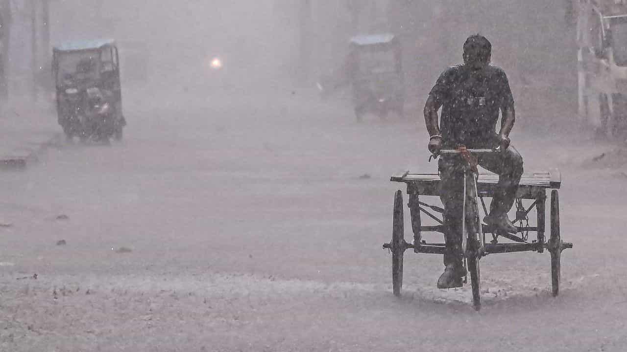 Bengaluru Rain Alert: ബെംഗളൂരുവില്‍ യെല്ലോ അലര്‍ട്ട്; അഞ്ച് ദിവസത്തേക്ക് കനത്ത മഴയും കാറ്റും