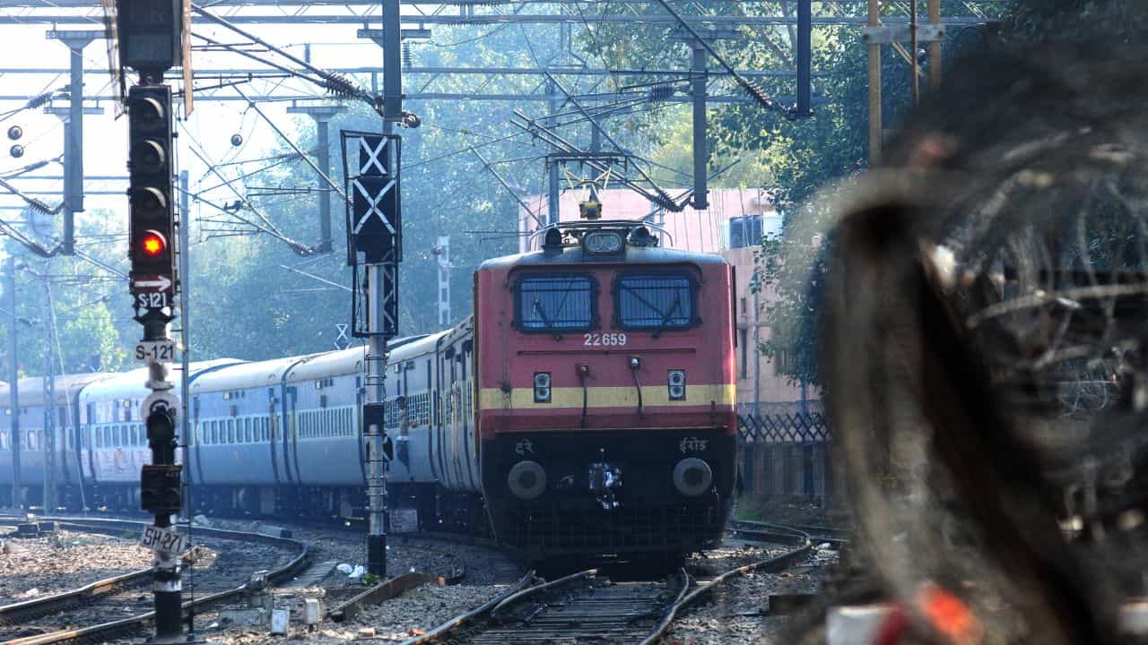 Bengaluru Train: ബെംഗളൂരു-വിജയപുര ട്രെയിന്‍ യാത്രയ്ക്ക് ഇനി വെറും 11 മണിക്കൂര്‍; 15 മണിക്കൂറൊക്കെ ഔട്ട്