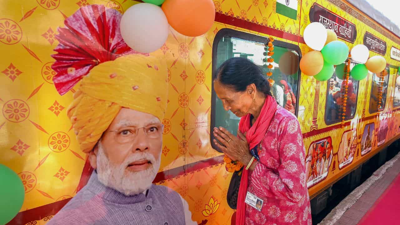 IRCTC Travel: പാസ്പോർട്ടും വിസയും ഇല്ലാതെ ട്രെയിനിൽ നേപ്പാളിലേക്ക് പോകാം; 9 രാത്രിയും 10 പകലും നീളുന്ന സ്വപ്ന യാത്ര IRCTC Travel: പാസ്പോർട്ടും വിസയും ഇല്ലാതെ ട്രെയിനിൽ നേപ്പാളിലേക്ക് പോകാം; 9 രാത്രിയും 10 പകലും നീളുന്ന സ്വപ്ന യാത്ര