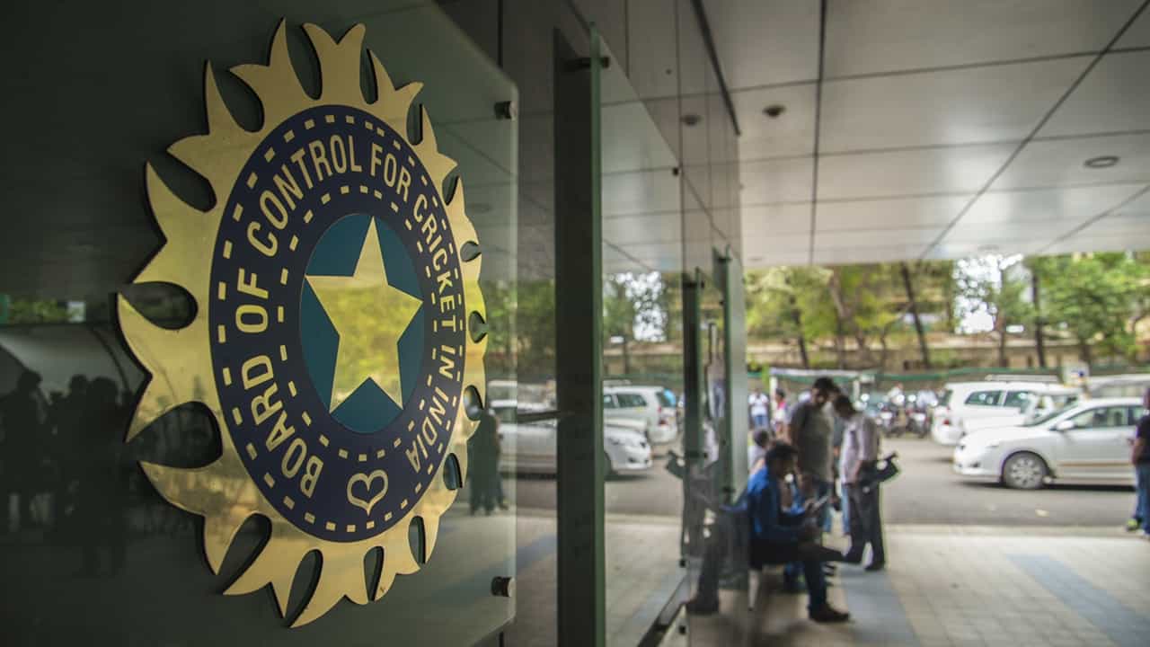 IPL Restrictions: റീൽസ് കുറയ്ക്കാം, ക്രിക്കറ്റില്‍  ശ്രദ്ധിക്കാം! ഐപിഎല്ലിൽ സോഷ്യൽ മീഡിയ പൂട്ടിട്ട് ബിസിസിഐ