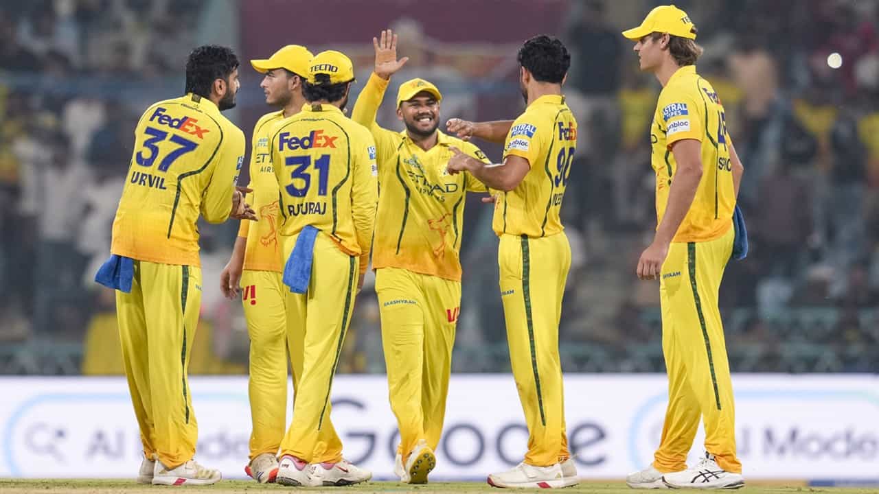 Chennai Super Kings: ചെന്നൈ സൂപ്പര്‍ കിങ്‌സിന്റെ പ്ലേ ഓഫ് സാധ്യതകള്‍ തുലാസില്‍; എല്ലാം തുലച്ചത് റുതുരാജിന്റെ ആ പ്ലാനോ?