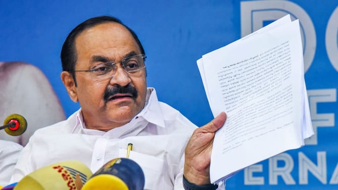 വിഡി സതീശന്റെ യാത്രകള്‍ക്ക് വാഹനവ്യൂഹം ഉണ്ടാകില്ല