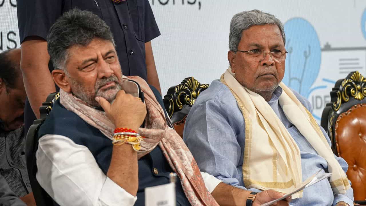 DK Shivakumar as Karnataka CM: കർണാടക രാഷ്ട്രീയത്തിൽ വൻ വഴിത്തിരിവ്, ഡി.കെ. ശിവകുമാർ അടുത്ത മുഖ്യമന്ത്രിയാകും DK Shivakumar as Karnataka CM: കർണാടക രാഷ്ട്രീയത്തിൽ വൻ വഴിത്തിരിവ്, ഡി.കെ. ശിവകുമാർ അടുത്ത മുഖ്യമന്ത്രിയാകും