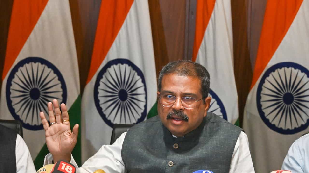NEET Re Exam: കർശന സുരക്ഷയിൽ റീ-നീറ്റ് പരീക്ഷ; ഉന്നതതല അവലോകന യോഗം ചേർന്ന് കേന്ദ്ര വിദ്യാഭ്യാസ മന്ത്രി ധർമ്മേന്ദ്ര പ്രധാൻ