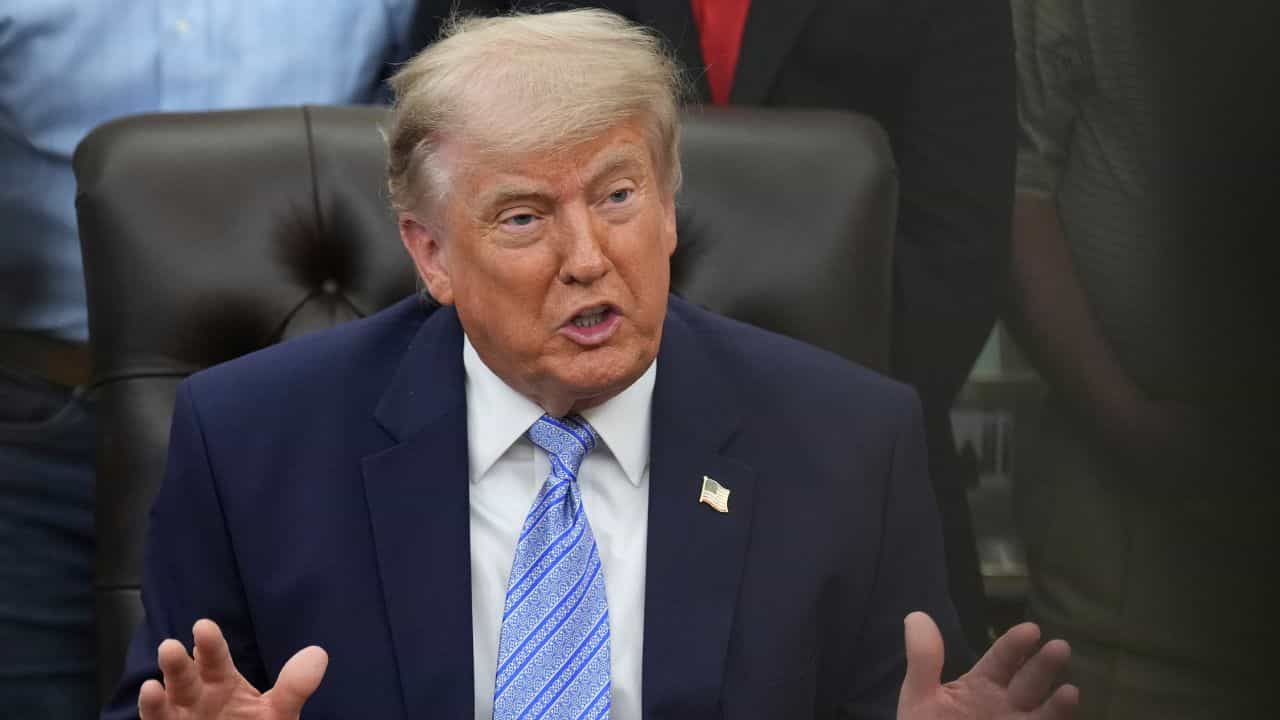US Green Card: യുഎസ് പ്രവാസികൾക്ക് കടുത്ത തിരിച്ചടി! ഗ്രീൻ കാർഡ് അപേക്ഷകർ രാജ്യം വിടണം; കുടിയേറ്റ നയത്തിൽ വൻ മാറ്റം US Green Card: യുഎസ് പ്രവാസികൾക്ക് കടുത്ത തിരിച്ചടി! ഗ്രീൻ കാർഡ് അപേക്ഷകർ രാജ്യം വിടണം; കുടിയേറ്റ നയത്തിൽ വൻ മാറ്റം