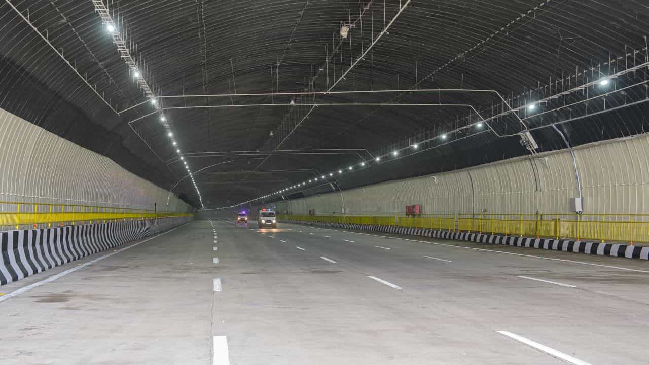 Dubai new road project: ദുബായിൽ യാത്രാസമയം 104-ൽ നിന്ന് 16 മിനിറ്റാകും; അൽ ഖലീജ് സ്ട്രീറ്റ് ടണൽ നിർമാണം 80% പൂർത്തിയായി Dubai new road project: ദുബായിൽ യാത്രാസമയം 104-ൽ നിന്ന് 16 മിനിറ്റാകും; അൽ ഖലീജ് സ്ട്രീറ്റ് ടണൽ നിർമാണം 80% പൂർത്തിയായി