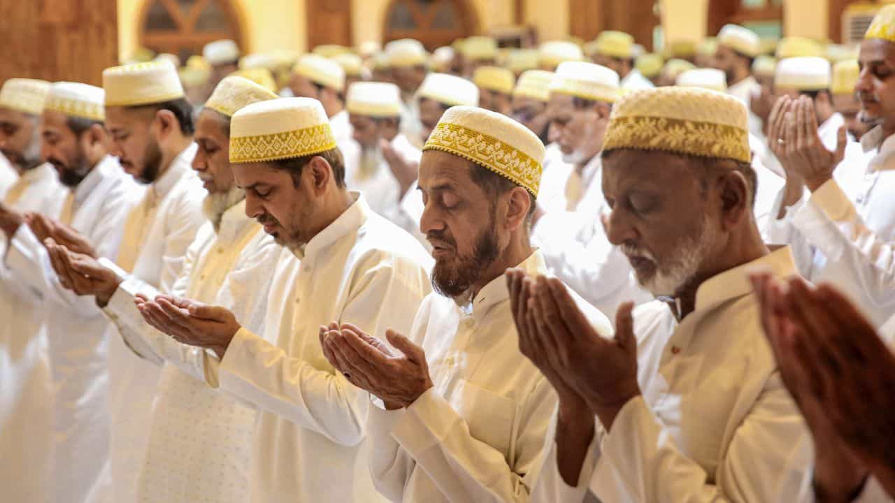 Eid al-Adha 2026: ബലിപെരുന്നാള്‍ നിറവില്‍ കേരളം, ത്യാഗസ്മരണയില്‍ വിശ്വാസികള്‍; പ്രിയപ്പെട്ടവരെ ചേര്‍ത്തുപിടിക്കാം