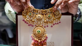 സ്വര്‍ണവില ഇനി പിടിച്ചാല്‍ കിട്ടില്ല; ഒന്നര ലക്ഷം ഉടന്‍ കീഴടക്കും