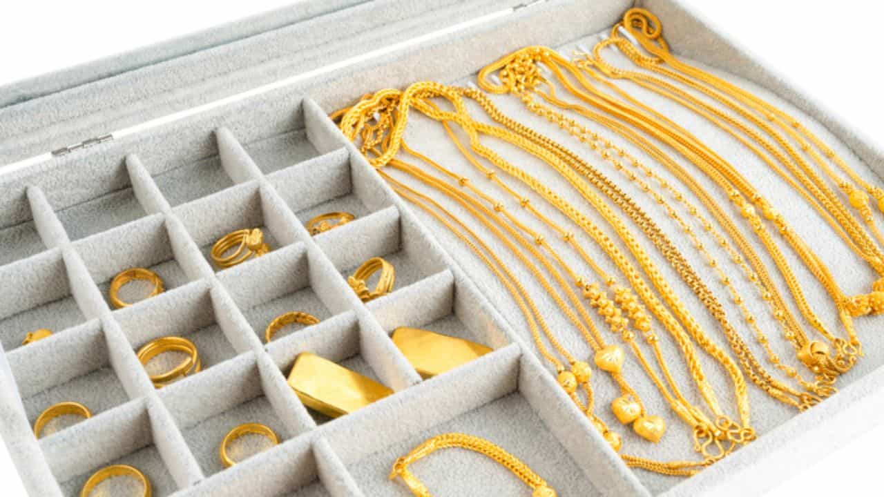 Gold Rate Prediction: സ്വര്ണവില വീണ്ടും ഒന്നര ലക്ഷത്തിലേക്ക്? മെയ് 11 മുതല് വിലയില് സംഭവിക്കാന് പോകുന്നത്... Gold Rate Prediction: സ്വര്ണവില വീണ്ടും ഒന്നര ലക്ഷത്തിലേക്ക്? മെയ് 11 മുതല് വിലയില് സംഭവിക്കാന് പോകുന്നത്...