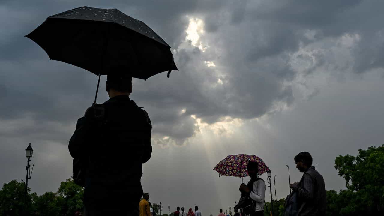 Kerala Rain Update: അറബിക്കടലില്‍ ചക്രവാതച്ചുഴി, കേരളത്തില്‍ അതിശക്തമായ മഴ വരുന്നു; നാല് ജില്ലകളില്‍ ഓറഞ്ച് അലര്‍ട്ട്