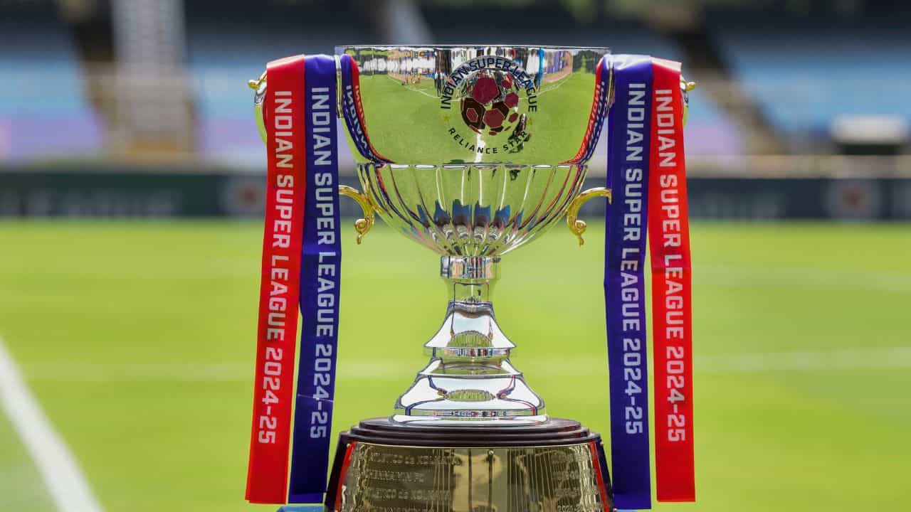 ISL 2026 Title Race : എന്താകും ക്ലൈമാക്സ്? ഐഎസ്എൽ കിരീടം ലക്ഷ്യംവെച്ച് അഞ്ച് ടീമുകൾ നാളെ ഇറങ്ങും ISL 2026 Title Race : എന്താകും ക്ലൈമാക്സ്? ഐഎസ്എൽ കിരീടം ലക്ഷ്യംവെച്ച് അഞ്ച് ടീമുകൾ നാളെ ഇറങ്ങും