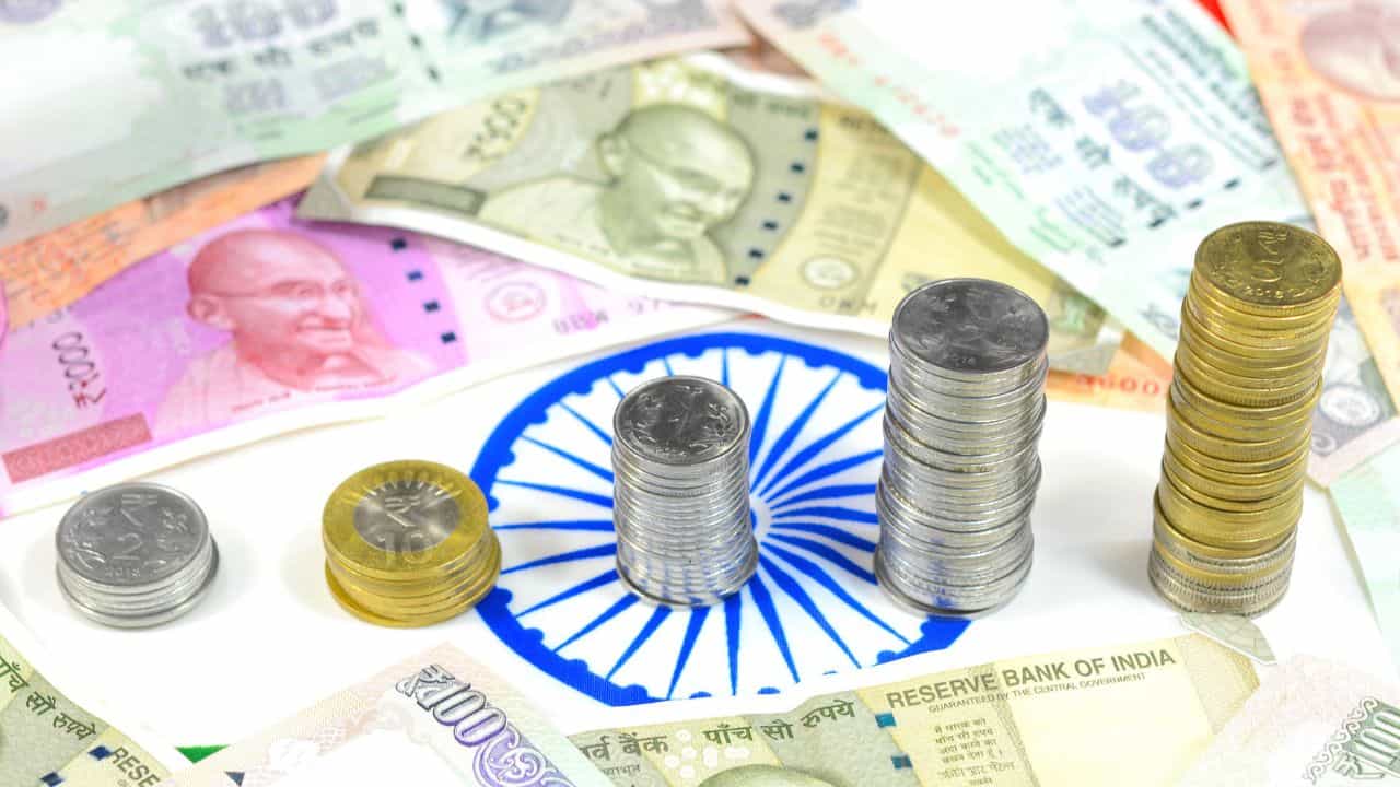 Indian Rupee Decline: രൂപയ്ക്ക് ചരിത്രത്തിലെ ഏറ്റവും വലിയ തകർച്ച; പ്രവാസികൾക്ക് നേട്ടം, നാട്ടിൽ ആശങ്ക