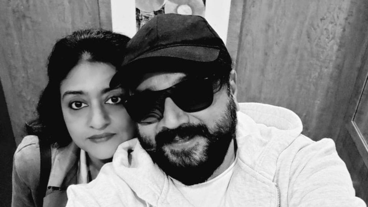 അഭിനയം നിർത്തണം എന്ന രീതിയിൽ ഒരഭിപ്രായം പോലും ജയറാം പാർവതിയോട് പറഞ്ഞിട്ടുണ്ടാകില്ല. സത്യത്തിൽ ജയറാമിനോട് 'ഇനി അഭിനയിക്കണ്ട' എന്ന് പറഞ്ഞത് പാർവതിയാണ്. നമ്മൾ രണ്ട് പേരും അഭിനയിക്കണ്ട, നിങ്ങൾ വേറെ എന്തെങ്കിലും ജോലി നോക്ക്, ഇല്ലെങ്കിൽ നമുക്ക് എന്തെങ്കിലും ബിസിനസ് ചെയ്യാം എന്ന് പാർവതി ജയറാമിനോട് പറയുമായിരുന്നു. സിനിമയിൽ വരുന്നതിന് മുൻപേ ജയറാം സിദ്ദിഖ്-ലാൽ ടീമിനൊപ്പം തിളങ്ങിനിന്ന മികച്ചൊരു മിമിക്രി ആർട്ടിസ്റ്റ് ആയിരുന്നു. അങ്ങനെയുള്ള ഒരാളോടാണ് പാർവതി സിനിമ നിർത്താൻ പറഞ്ഞത്."