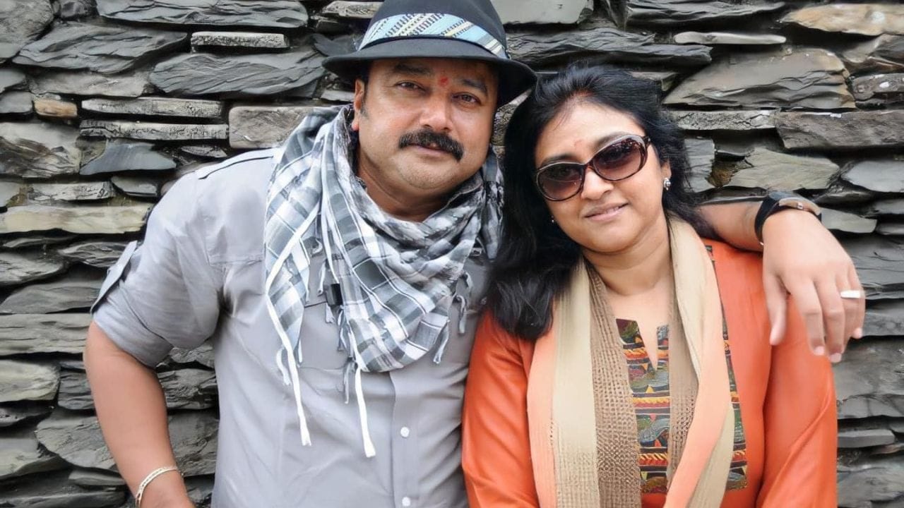 ഭാഗ്യം കൊണ്ട് തനിക്ക് തുടർച്ചയായി നല്ല കഥാപാത്രങ്ങൾ ലഭിച്ചപ്പോൾ ഇനിയും അഭിനയിക്കണം എന്നാണ് തോന്നിയതെന്നും, എന്നാൽ പാർവതിയുടെ ചിന്തകൾ വ്യത്യസ്തമായിരുന്നുവെന്നും ഉർവശി കൂട്ടിച്ചേർത്തു. ഒരുകാലത്ത് നിരവധി സിനിമകളിൽ ഒന്നിച്ചഭിനയിച്ച ഉർവശിയും പാർവതിയും തമ്മിൽ വ്യക്തിജീവിതത്തിലും അടുത്ത സൗഹൃദമാണുള്ളത്. വർഷങ്ങൾക്ക് ശേഷമുള്ള ഉർവശിയുടെ ഈ വെളിപ്പെടുത്തൽ ഇപ്പോൾ സോഷ്യൽ മീഡിയയിലും സിനിമാ ഗ്രൂപ്പുകളിലും വലിയ ചർച്ചയായിരിക്കുകയാണ്.