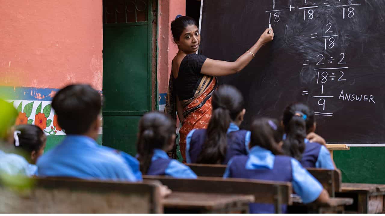 Kerala Teacher Transfers: വിദ്യാഭ്യാസ രംഗത്ത് പുതിയ വിവാദം, അവസാന നിമിഷം സ്കൂൾ അധ്യാപകരുടെ സ്ഥലംമാറ്റം മരവിപ്പിച്ചു