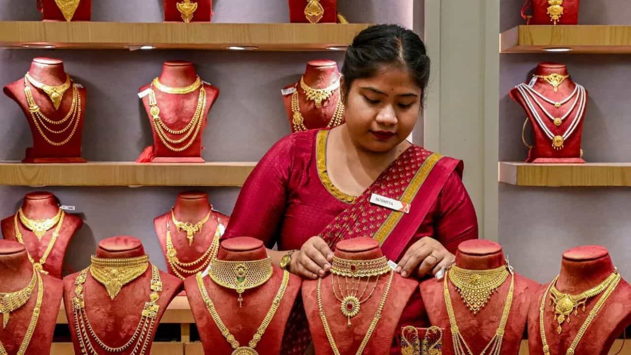 Kerala Gold Rate: 1,20,000 കടന്ന് സ്വര്‍ണവില; ഇറക്കുമതി ചുങ്കം വര്‍ധിപ്പിച്ചത് തിരിച്ചടിയായി