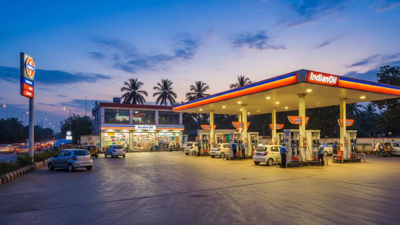 Kerala Petrol Shortage: പണം നൽകിയാലും പെട്രോളില്ല, പമ്പുകളിൽ നിയന്ത്രണം; സംസ്ഥാനം കടുത്ത പ്രതിസന്ധിയിലേക്ക്