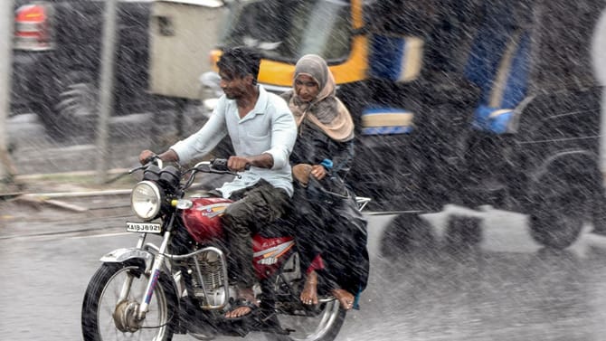 ന്യൂനമര്‍ദ ഭീതിയില്‍ കേരളം; അടുത്ത 5 ദിവസം അതിശക്തമായ മഴ, കൂടെ...