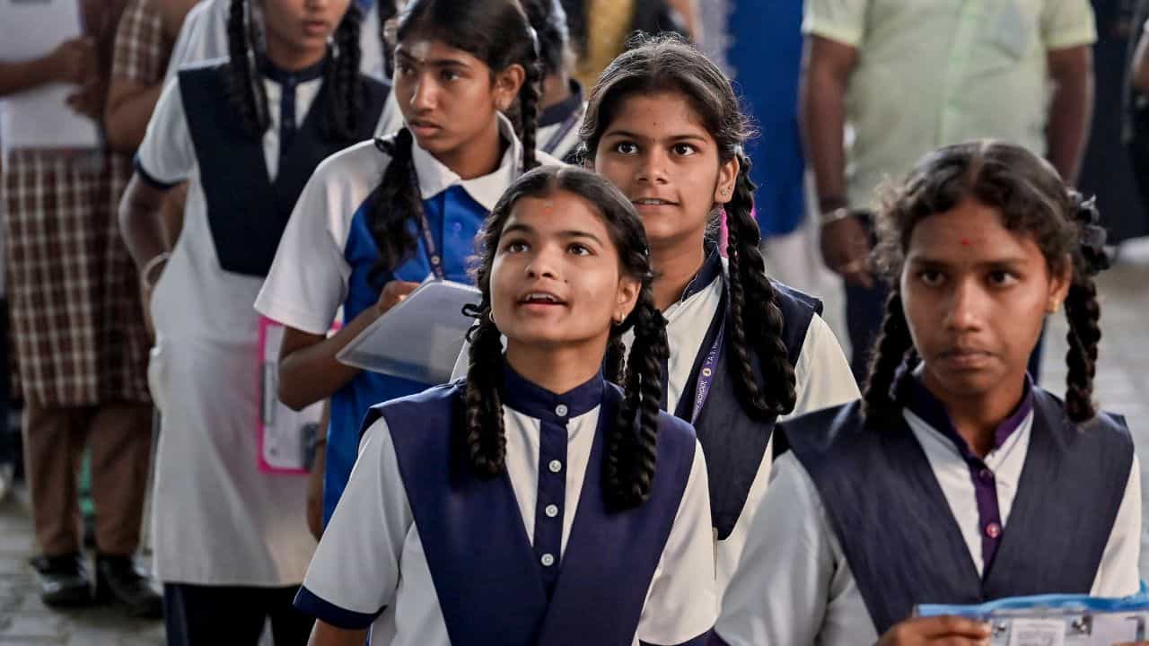 Kerala SSLC SAY Exam: ഒരു വർഷം നഷ്ടമാകില്ല! എസ്എസ്എൽസി സേ പരീക്ഷ അടുത്ത മാസം; വിദ്യാർത്ഥികൾ അറിയേണ്ടത് Kerala SSLC SAY Exam: ഒരു വർഷം നഷ്ടമാകില്ല! എസ്എസ്എൽസി സേ പരീക്ഷ അടുത്ത മാസം; വിദ്യാർത്ഥികൾ അറിയേണ്ടത്