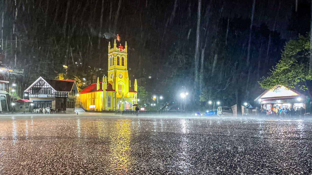 Kerala Weather Update: ബലിപെരുന്നാള് വെള്ളത്തിലാകും; കേരളത്തില് ശക്തമായ മഴ, വടക്കന് ജില്ലകള് നടുക്കി ഇടിമിന്നല് Kerala Weather Update: ബലിപെരുന്നാള് വെള്ളത്തിലാകും; കേരളത്തില് ശക്തമായ മഴ, വടക്കന് ജില്ലകള് നടുക്കി ഇടിമിന്നല്