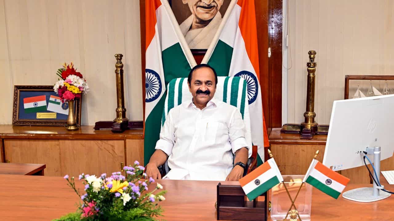 VD Satheeshan Cabinet Portfolio : കാത്തിരിപ്പിന് വിരാമം; സതീശൻ മന്ത്രിസഭയിലെ വകുപ്പുകൾ നിശ്ചയിച്ചു. ആർക്കൊക്കെയാണ് പ്രധാന ചുമതലകൾ? VD Satheeshan Cabinet Portfolio : കാത്തിരിപ്പിന് വിരാമം; സതീശൻ മന്ത്രിസഭയിലെ വകുപ്പുകൾ നിശ്ചയിച്ചു. ആർക്കൊക്കെയാണ് പ്രധാന ചുമതലകൾ?