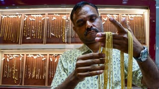 8th Pay Commission: പഴയ പെൻഷൻ പദ്ധതി തിരികെ, ഡിഎ-യിലും മാറ്റം?  ജീവനക്കാരെ കാത്തിരിക്കുന്നത്….