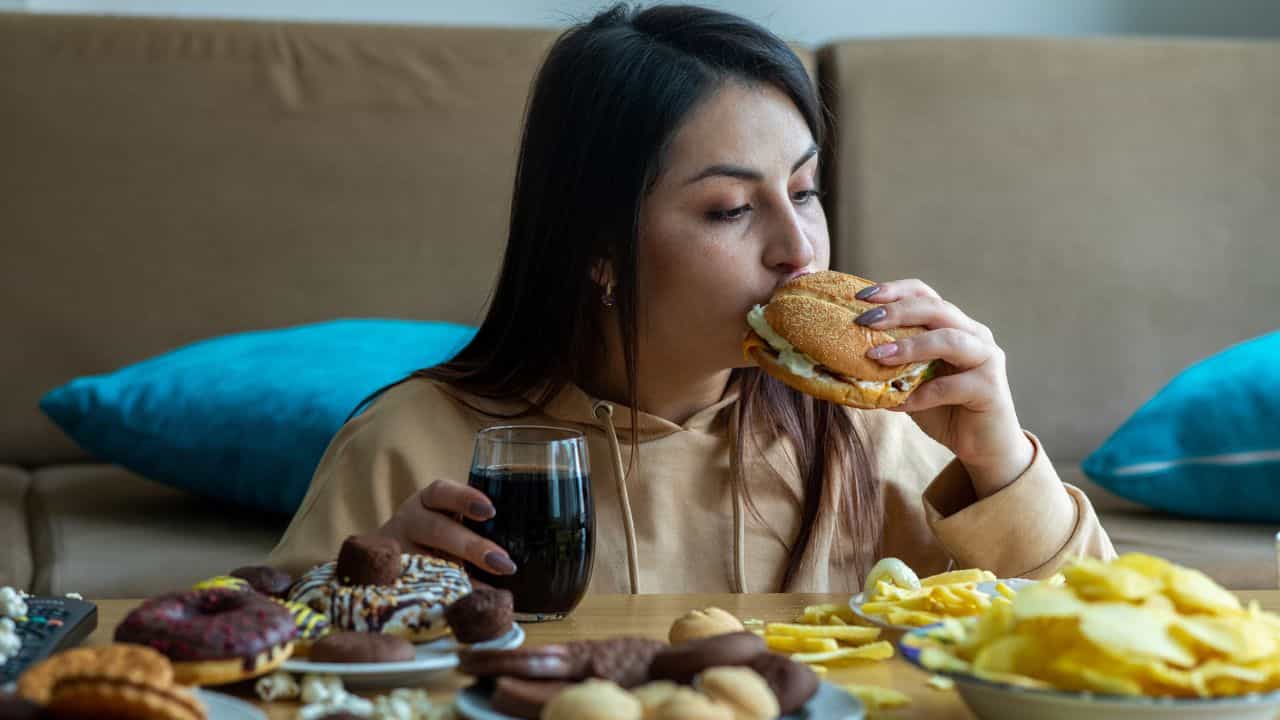 Monsoon Health Tips: മഴക്കാല യാത്രികരുടെ ശ്രദ്ധയ്ക്ക്... ഭക്ഷ്യവിഷബാധയേൽക്കാതെ വയറിനെ കാക്കാൻ ശ്രദ്ധിക്കേണ്ടത്...